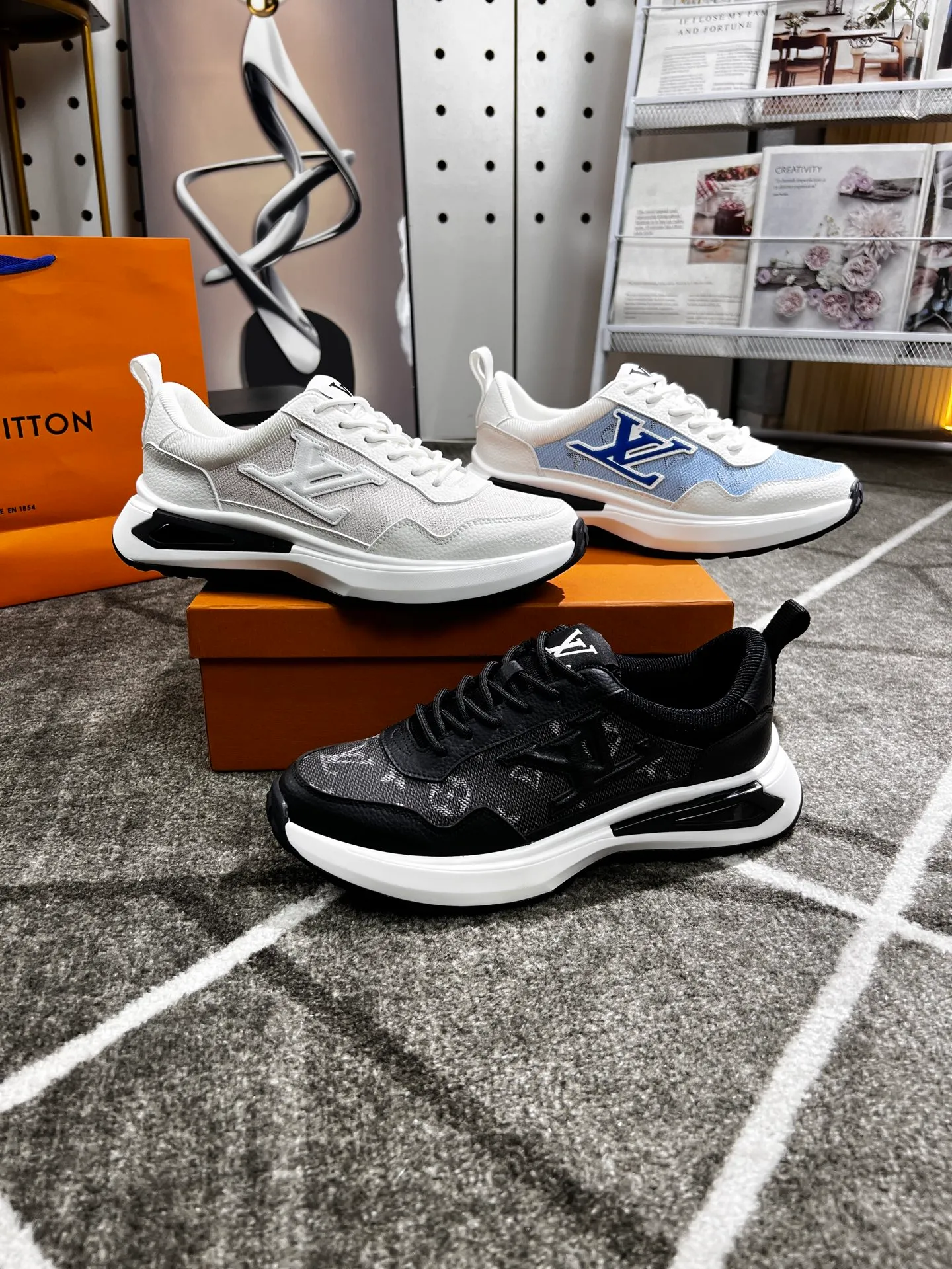 Factory price: 438 💰 LV new casual men's shoes 👉 👉 Fashionable and versatile, 💞 simple and elegant style, 🔊 made of imported cowhide, ☑️ breathable mesh lining, sheepskin feet, original wear-resistant rubber outsole, exclusive new style, actual shot, three colors available, code number: 38-44, (45 can be customized)